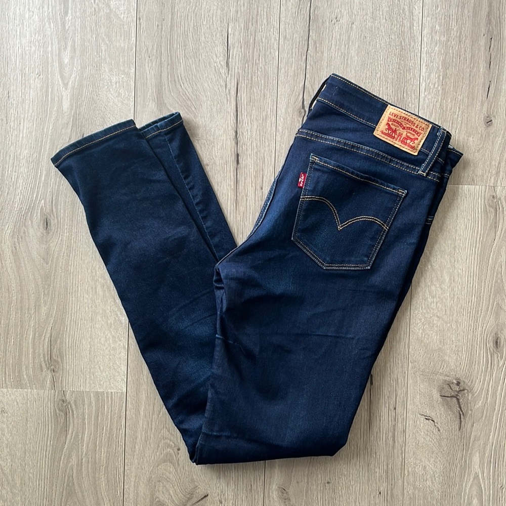 Levi’s 711 Women’s Skinny Dark Wash Blue Jeans